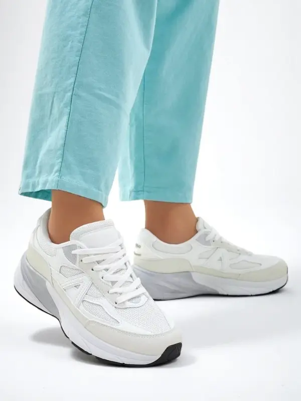 Resti Resti Women's sports sneakers on a thicker sole Moderax