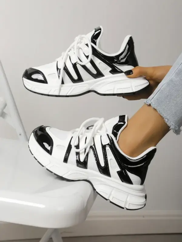 Resti Resti Women's sporty sneakers on a thicker sole Loness