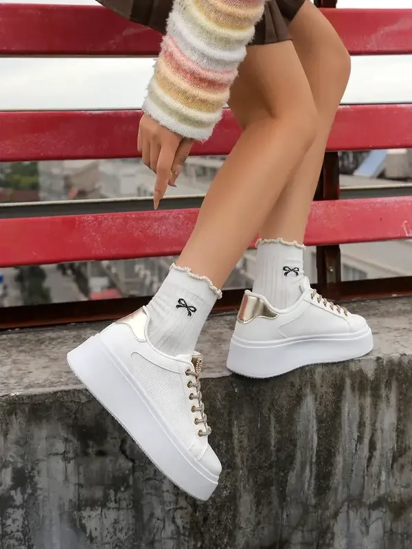 Resti Resti Women's sporty sneakers with decorative laces Eone