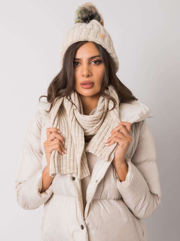 Fashionhunters RUE PARIS Beige winter set, hat and scarf