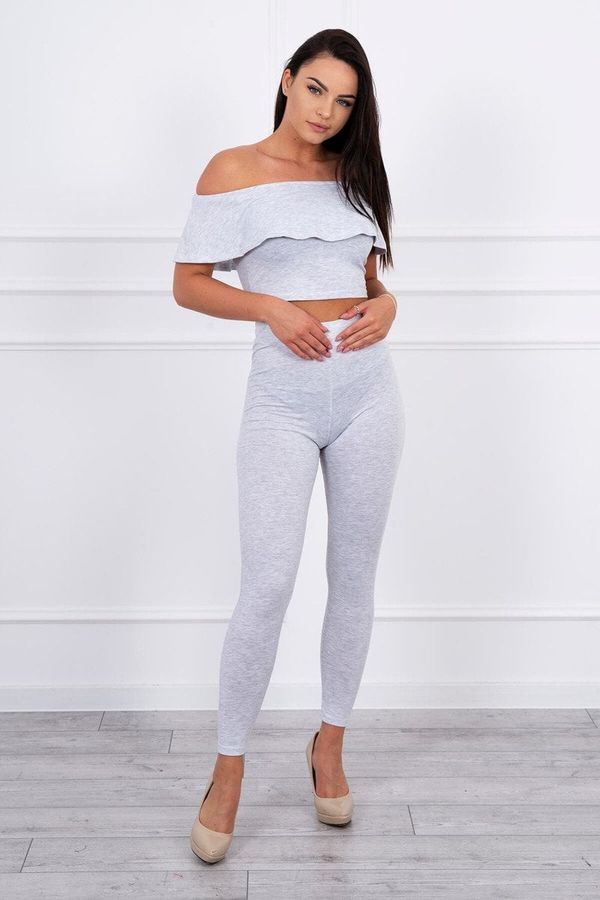 Kesi Set with a light gray ruffle