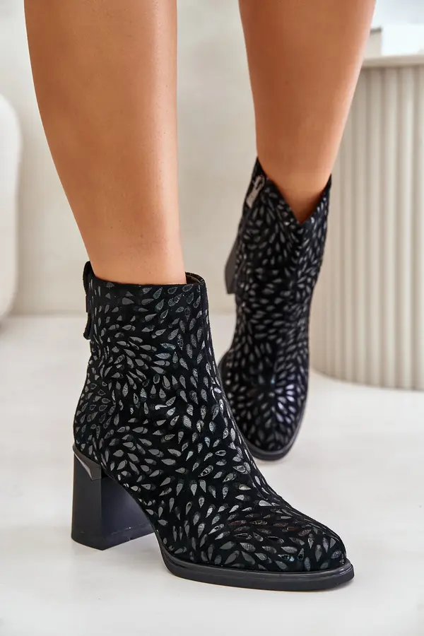S. BARSKI Suede ankle boots on a heel with decorative embossing D&A black