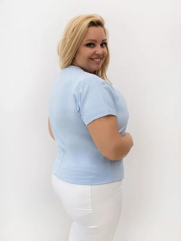 RELEVANCE Svijetloplava plus size majica s cvjetnim motivom