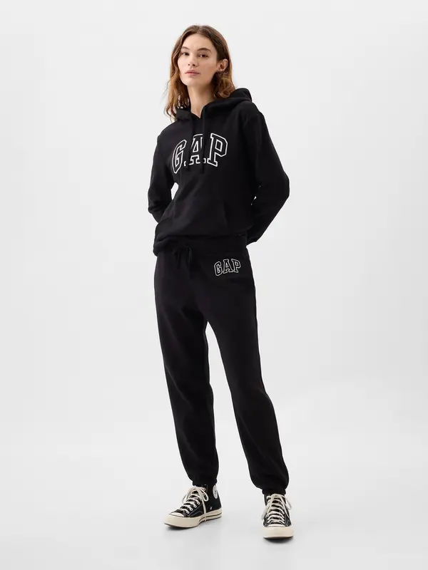 GAP Sweatpants GAP logotip runo - Žene