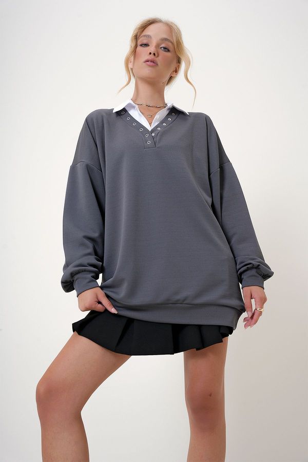 Trend Alaçatı Stili Trend Alaçatı Stili Women's Anthracite V-Neck Snap Detail Oversize Sweatshirt