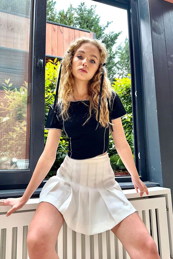 Trend Alaçatı Stili Trend Alaçatı Stili Women's Black Asymmetric Cut Reverse Stitched Crop Blouse