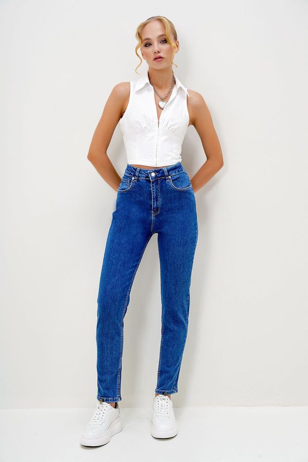 Trend Alaçatı Stili Trend Alaçatı Stili Women's Blue 5 Pocket Washed Straight Leg Jeans