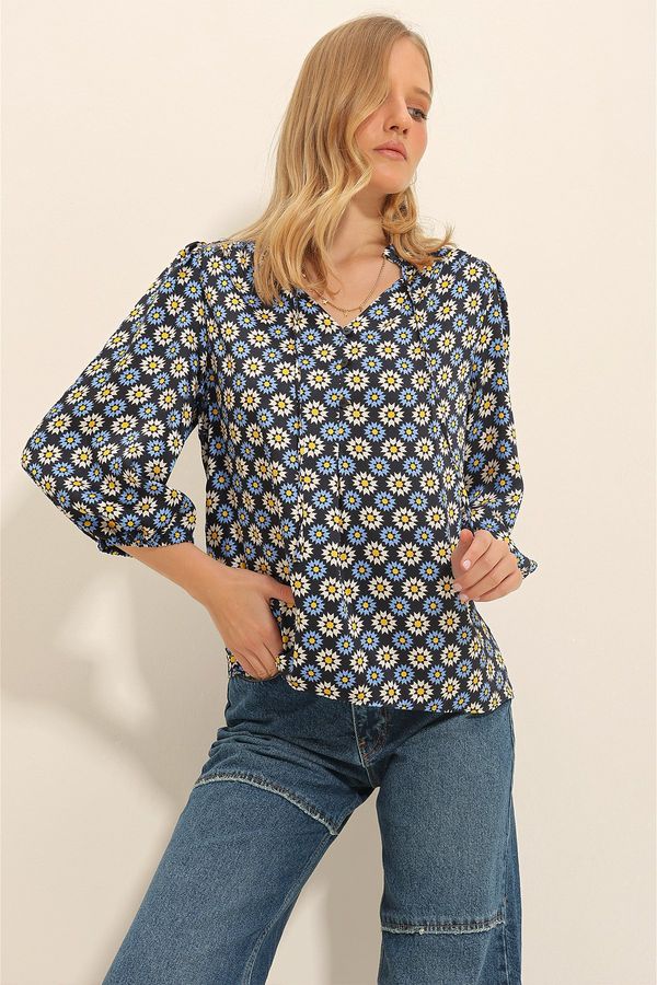 Trend Alaçatı Stili Trend Alaçatı Stili Women's Blue Full Collar Floral Patterned Button Detailed Woven Blouse