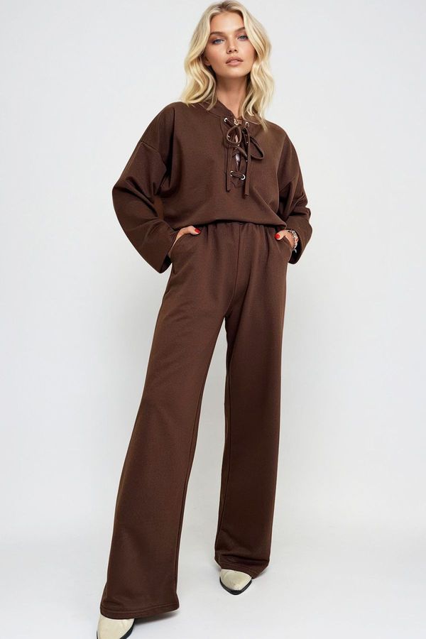 Trend Alaçatı Stili Trend Alaçatı Stili Women's Brown Crew Neck Eyelet Detail Sweat and Double Pocket Trouser Set