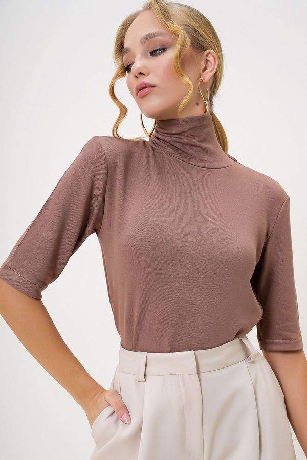 Trend Alaçatı Stili Trend Alaçatı Stili Women's Caramel Turtleneck Half Sleeve Knit Blouse
