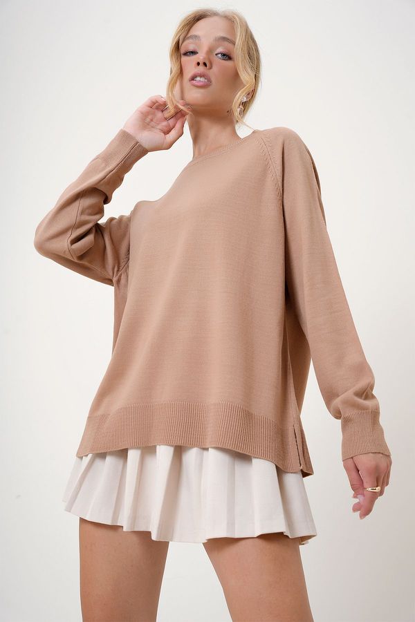 Trend Alaçatı Stili Trend Alaçatı Stili Women's Milky Coffee Boat Neck Side Slit Flowy Knitwear Blouse