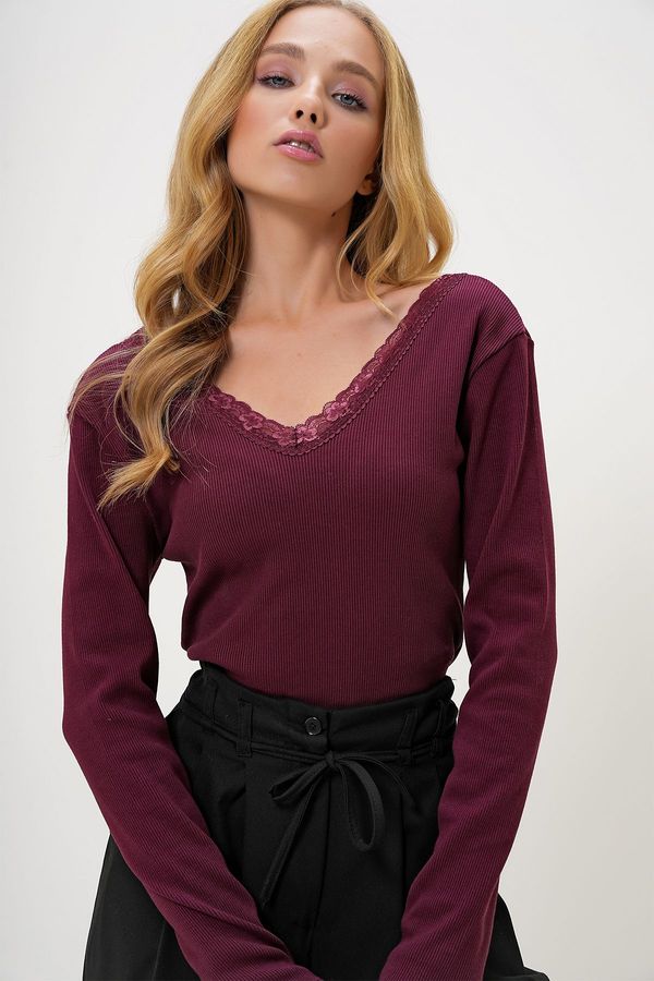 Trend Alaçatı Stili Trend Alaçatı Stili Women's Plum Back Front V Neck Lace Detail Blouse