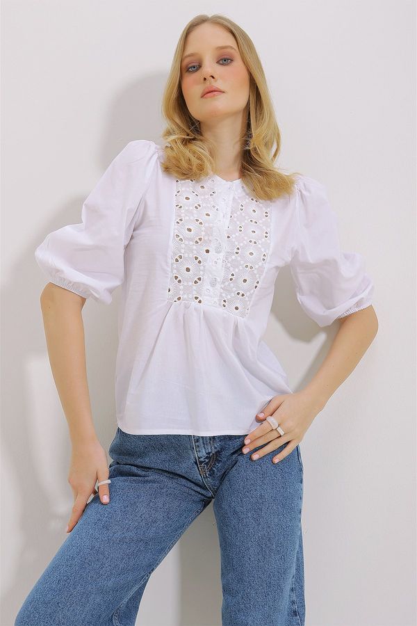 Trend Alaçatı Stili Trend Alaçatı Stili Women's White Crew Neck Sleeve Elastic Garnish Guipure Blouse