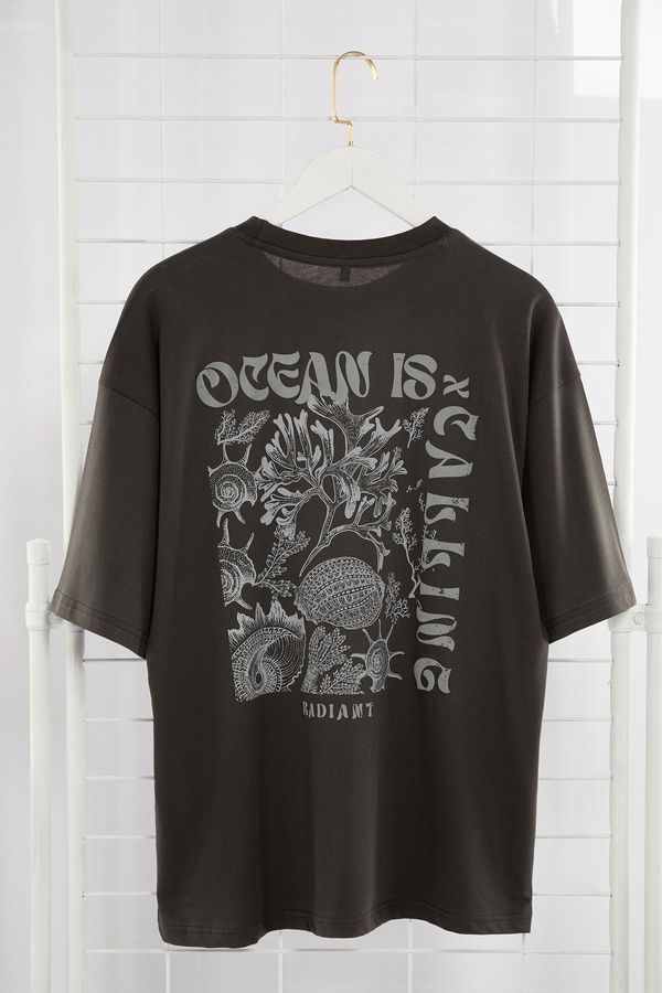 Trendyol Trendyol Anthracite Oversize/Wide Cut 100% Cotton T-shirt with Raised Text Printed on the Back