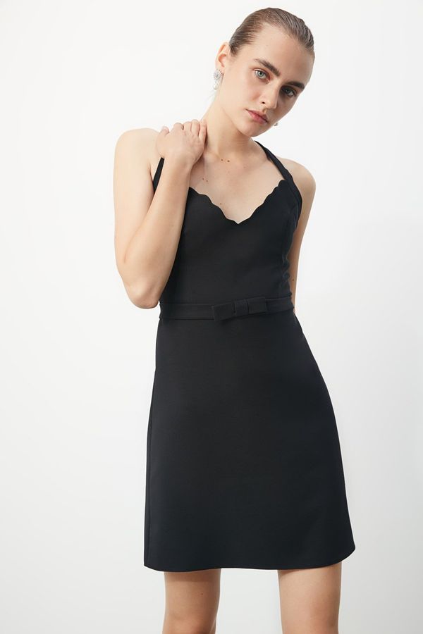 Trendyol Trendyol crna bočna laserska traka za rezanje detaljna haljina