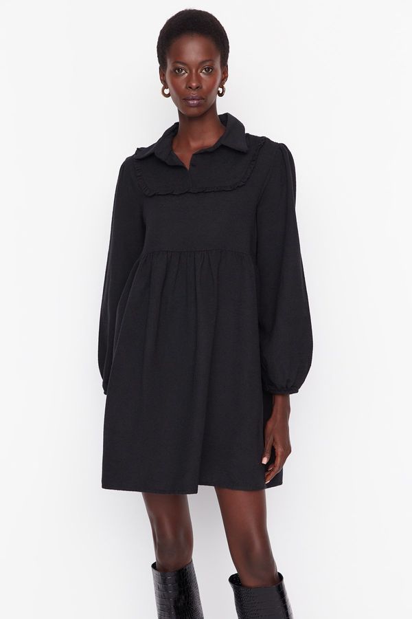 Trendyol Trendyol crni mini tkani ovratnik detaljna tkana haljina