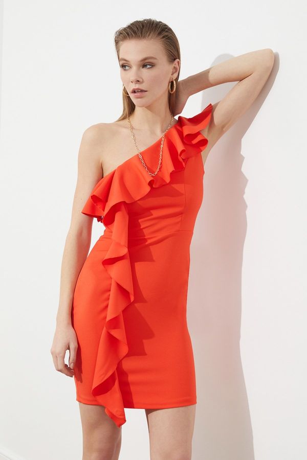 Trendyol Trendyol crvena zamašnjak detaljna haljina