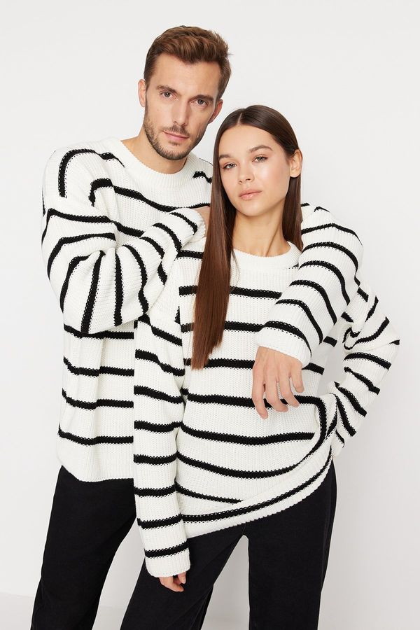 Trendyol Trendyol Ecru Unisex oversize fit široki fit džemper od pletenina s prugama za vrat