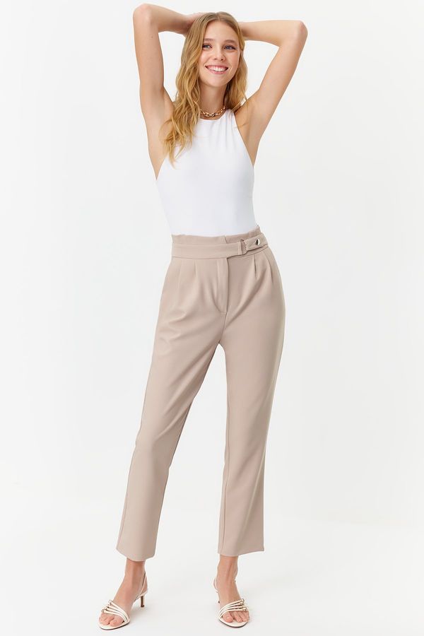 Trendyol Trendyol Light Brown Carrot Pleated Snap-on Woven Trousers