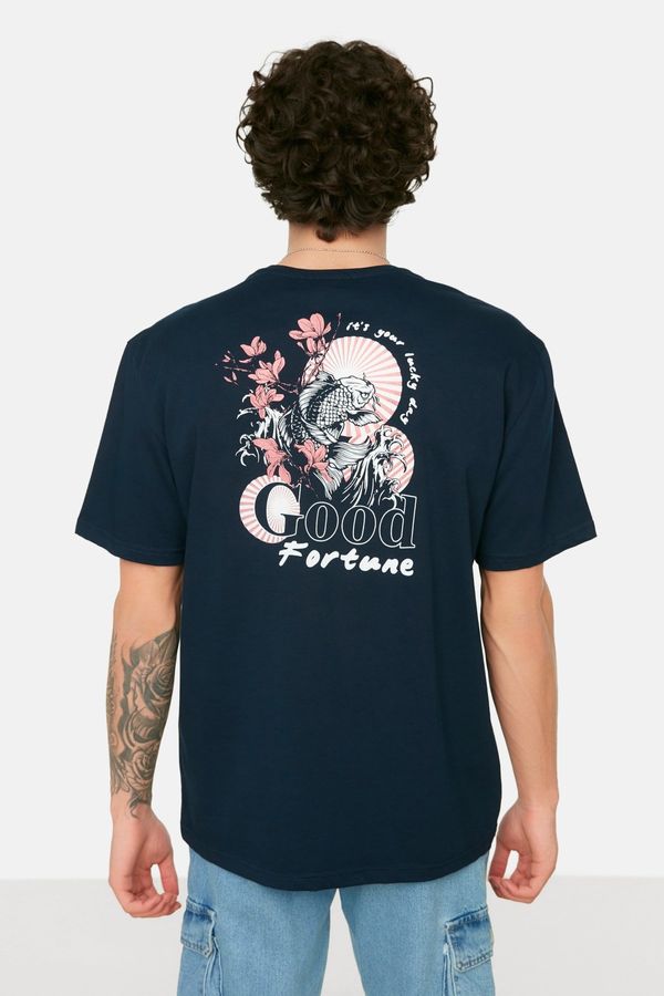 Trendyol Trendyol Navy Blue muški opušteni / udobni kroj, kratkih rukava, Daleki istok tiskana 100% pamučna majica