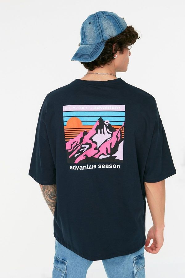 Trendyol Trendyol Navy Blue Muški oversize / široki rez 100% pamučna majica kratkih rukava s printom vrata posade