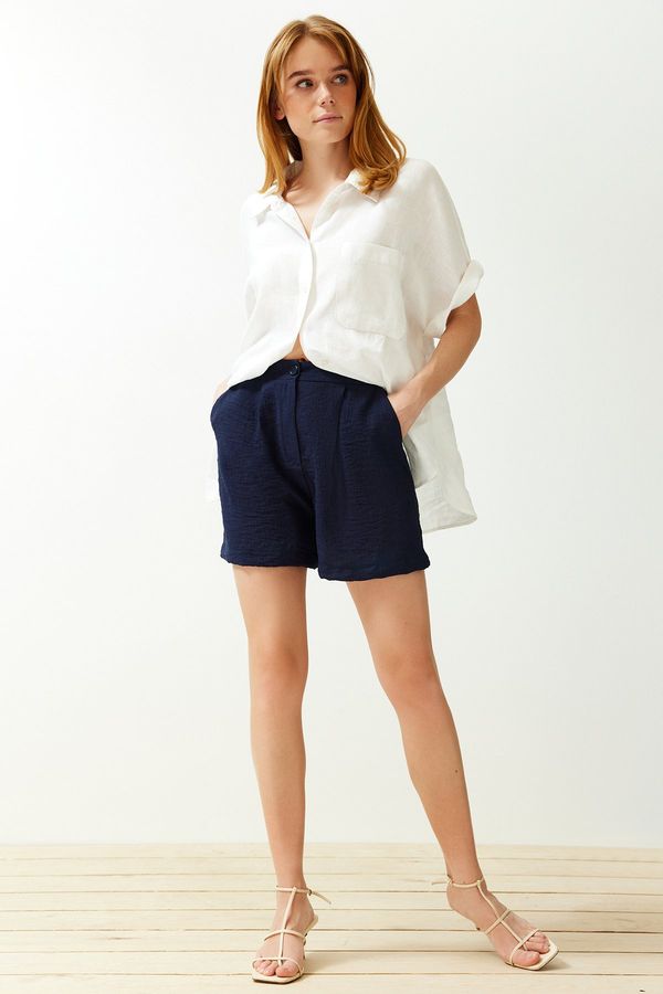 Trendyol Trendyol Navy Blue Pocketed Regular Fit Woven Shorts