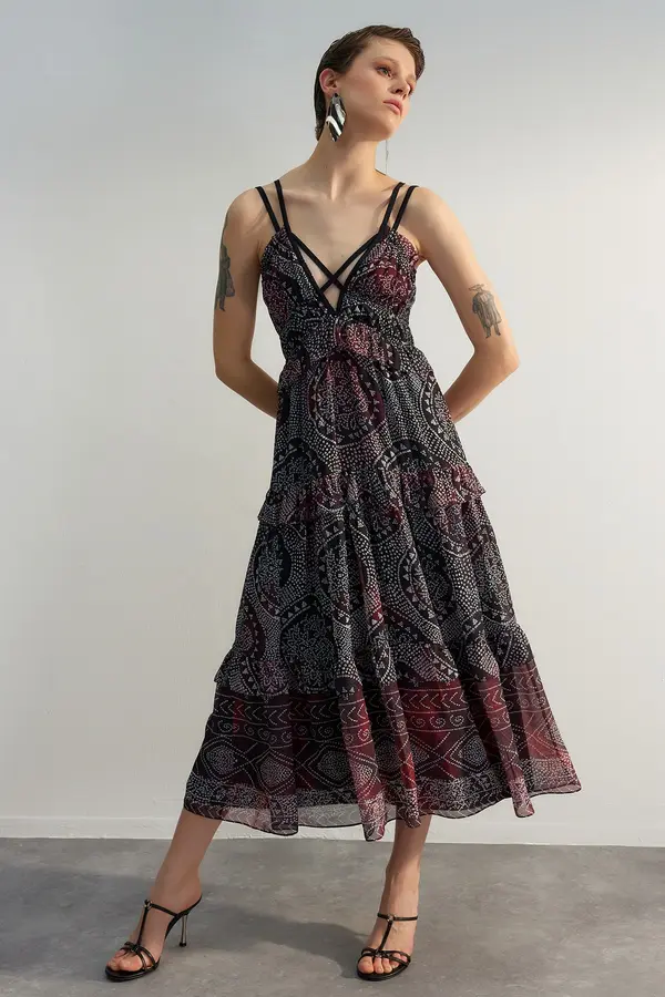 Trendyol Trendyol ograničeno izdanje crni ovratnik detaljna flounce obložena midi tkana haljina