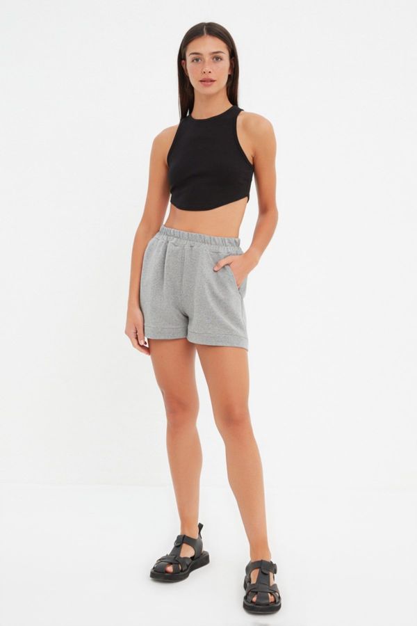 Trendyol Trendyol Shorts - Grau - High Waist