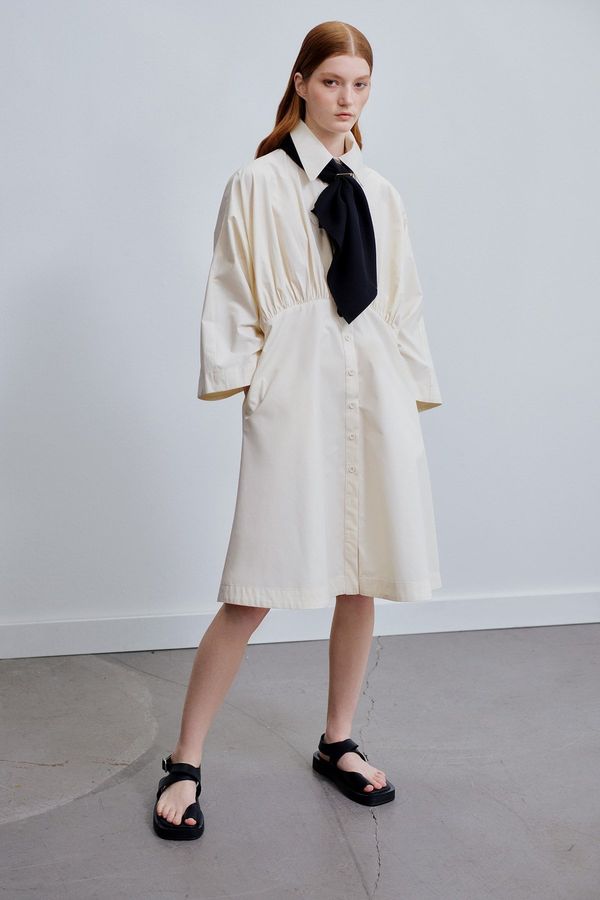 Trendyol Trendyol x kevser Sarıoğlu bež smocking i džep detaljna 100% pamučna tkana poplin košulja