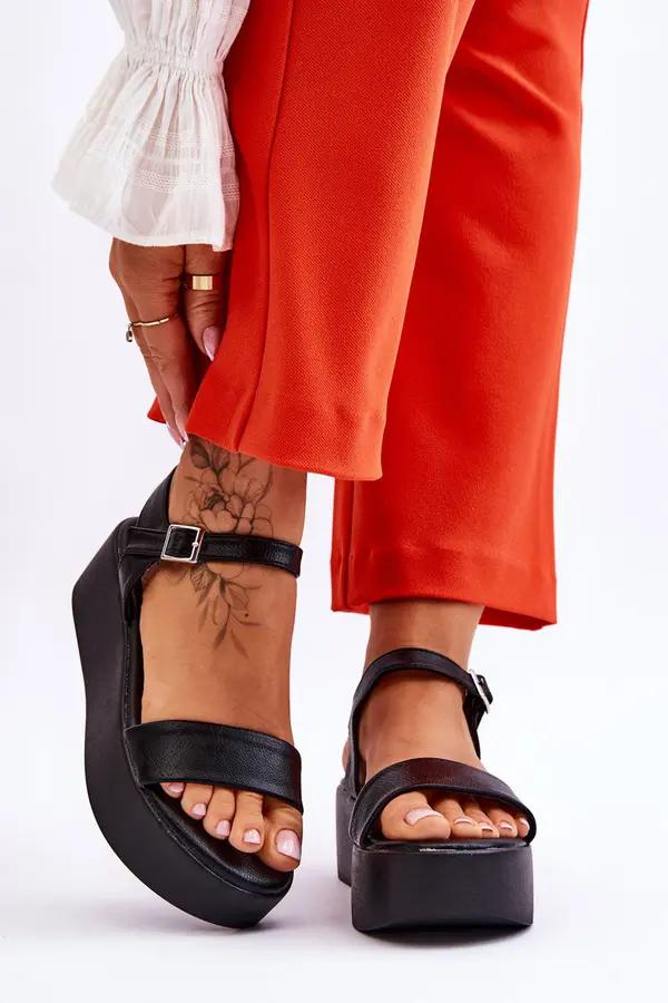 VINCEZA VINCEZA Women's Sandals On A Massive Platform Black Casen