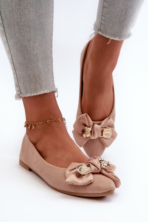Kesi Women's eco suede ballerinas with bow and brooch beige satris