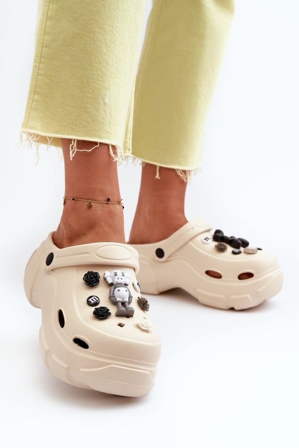 Kesi Women's foam lightweight slippers with a solid sole, Beige Matirra