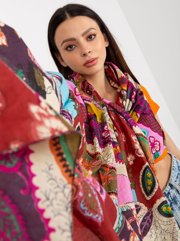 Fashionhunters Women's scarf with print with application