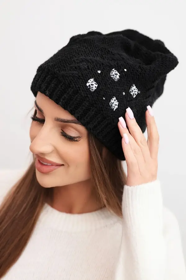 Kesi Ženska zimska kapa s aplikacijama K468 crna