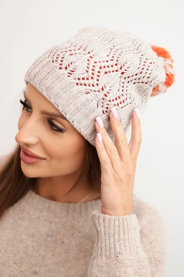 Kesi Ženska zimska kapa s pletenim uzorkom i pompom
