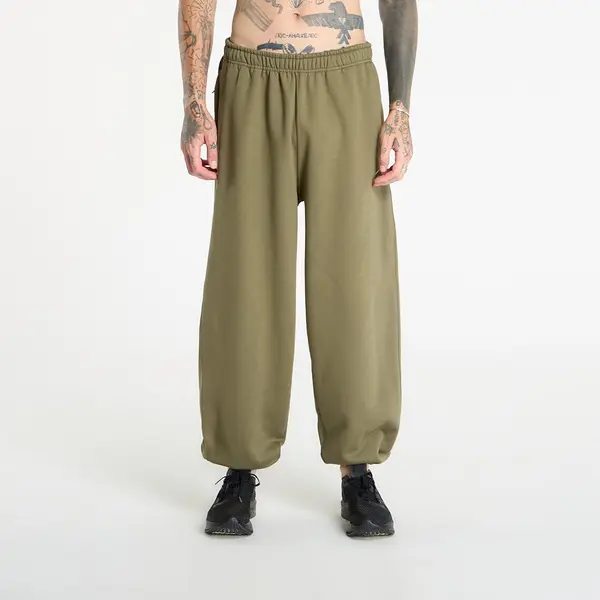 Nike Donji dio trenerke Nike Solo Swoosh Men's Cuffed Fleece Pants Medium Olive/ Medium Olive/ White XL