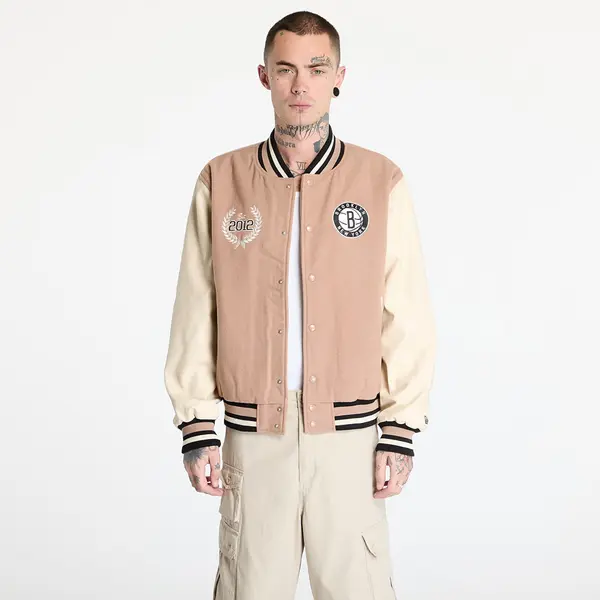 New Era Jakna New Era Brooklyn Nets NBA Lifestyle Beige Varsity Jacket UNISEX Beige XS