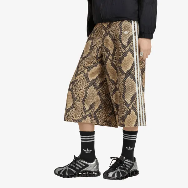 adidas Originals Kratke hlače adidas Snake Print Denim Bermuda Shorts Linen/ Magic Beige 27/30