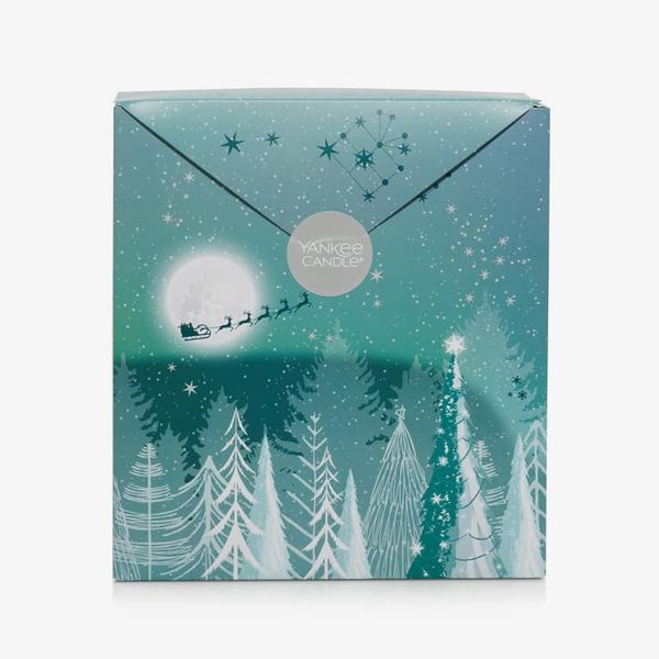 Yankee Candle Yankee Candle Votive Candle 3-Pack + Tumbler Candle Gift Set - Vanilla Créme Brulee, Christmas Eve and Sparkling Cinnamon Universal