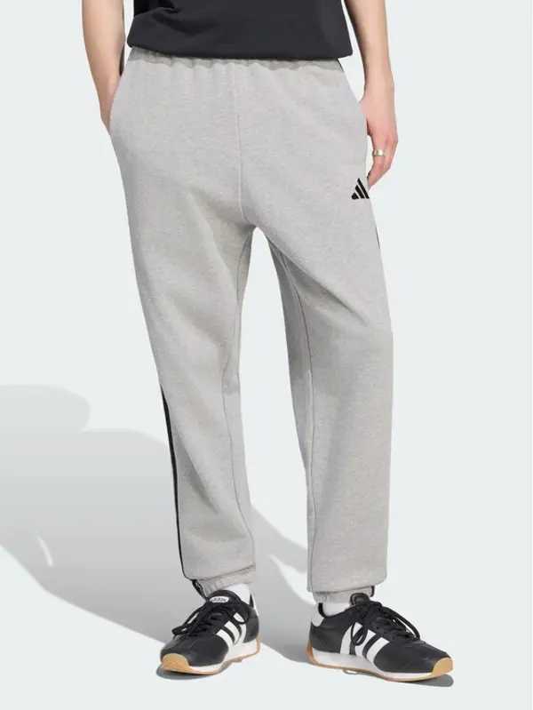 Adidas adidas Donji dio trenerke Essentials 3-Stripes KY4195 Svijetlo siva Regular Fit