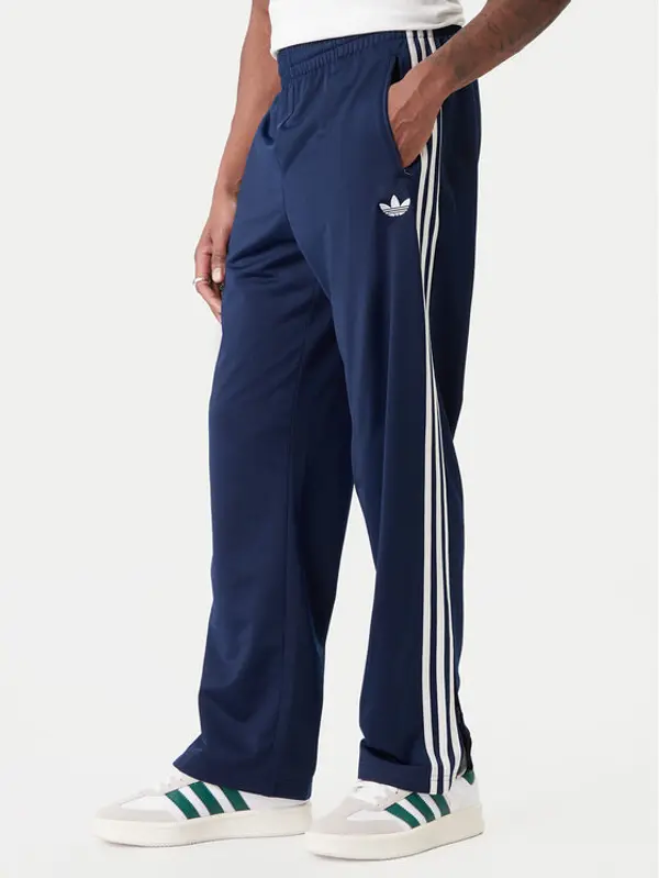 Adidas adidas Donji dio trenerke Firebird KD8316 Tamnoplava Loose Fit