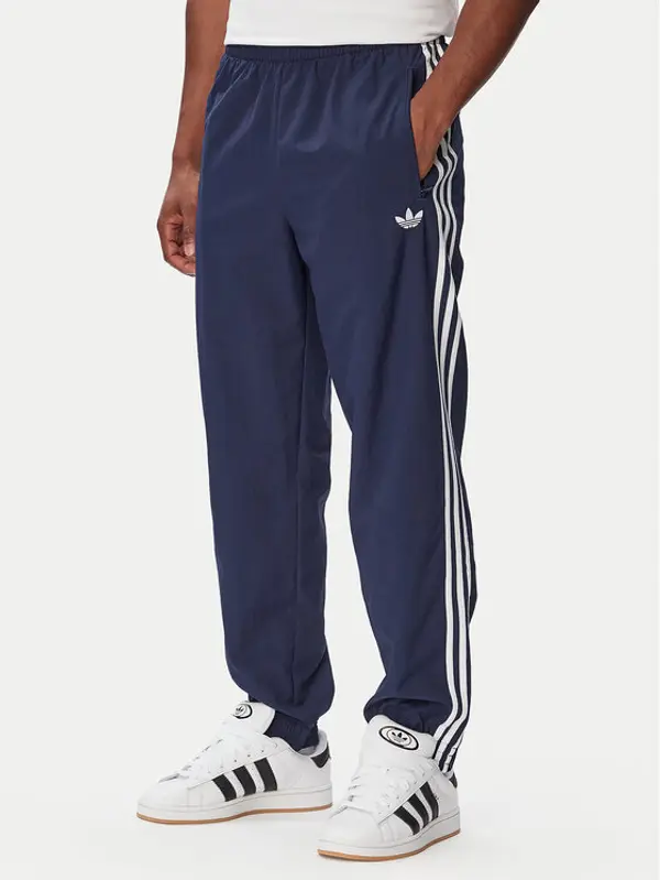 Adidas adidas Donji dio trenerke Firebird Woven KE1370 Tamnoplava Regular Fit