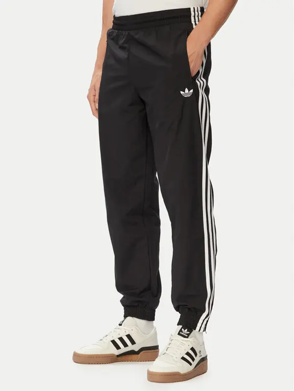 Adidas adidas Donji dio trenerke Firebird Woven KE1371 Crna Regular Fit