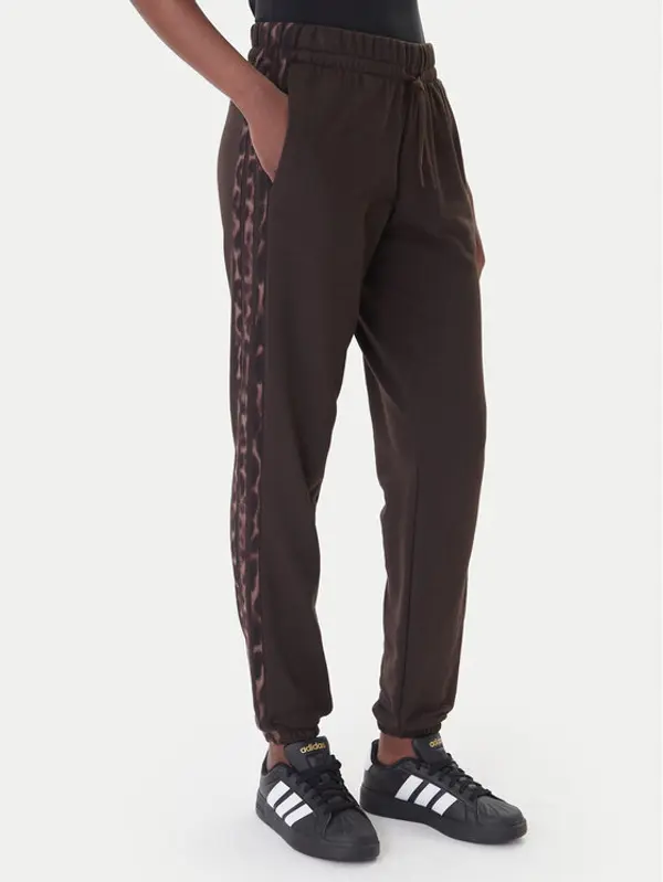 Adidas adidas Donji dio trenerke Seasonal Essentials Leopard Print KA4720 Smeđa Regular Fit