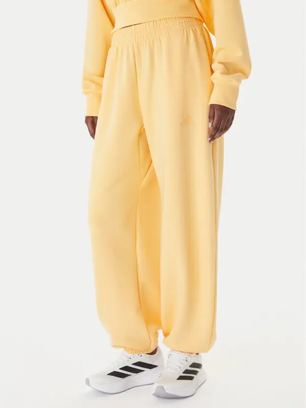 Adidas adidas Donji dio trenerke Soft Lux KA7020 Narančasta Loose Fit