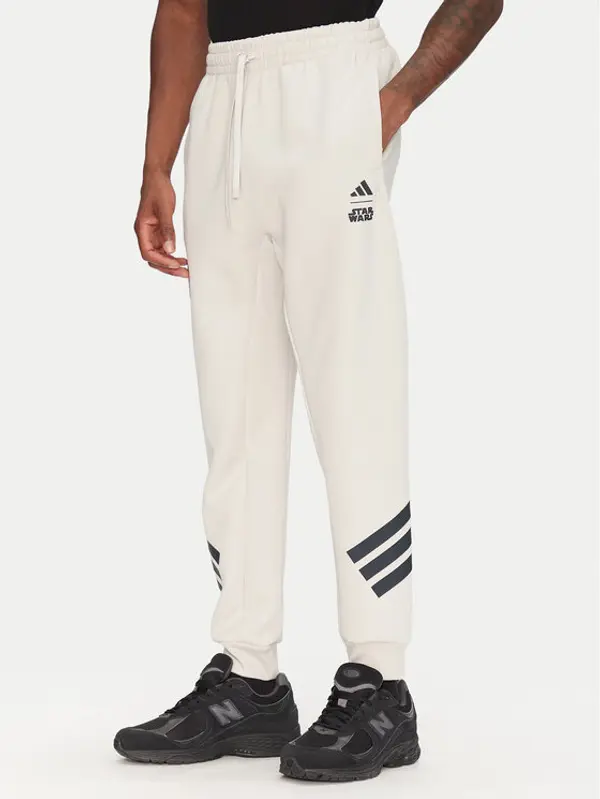 Adidas adidas Donji dio trenerke Star Wars The Mandalorian™ JI5723 Bež Regular Fit