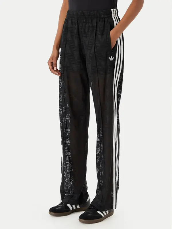 Adidas adidas Pletene hlače Crochet Firebird KD0346 Crna Regular Fit