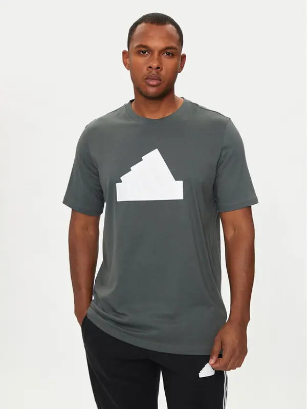Adidas adidas T-shirt Future Icons Badge of Sport IZ1623 Zelena Regular Fit
