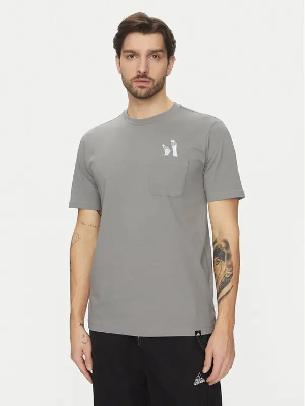 Adidas adidas T-shirt Lounge Slides Graphic Pocket JC5284 Siva Regular Fit