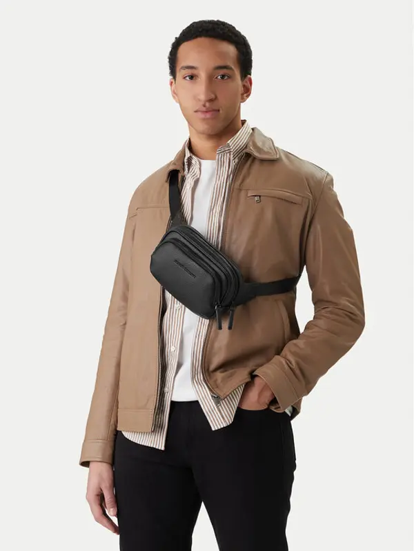 Armani Exchange Armani Exchange Torbica oko struka﻿ XM002032 AF19929 UC001 Crna